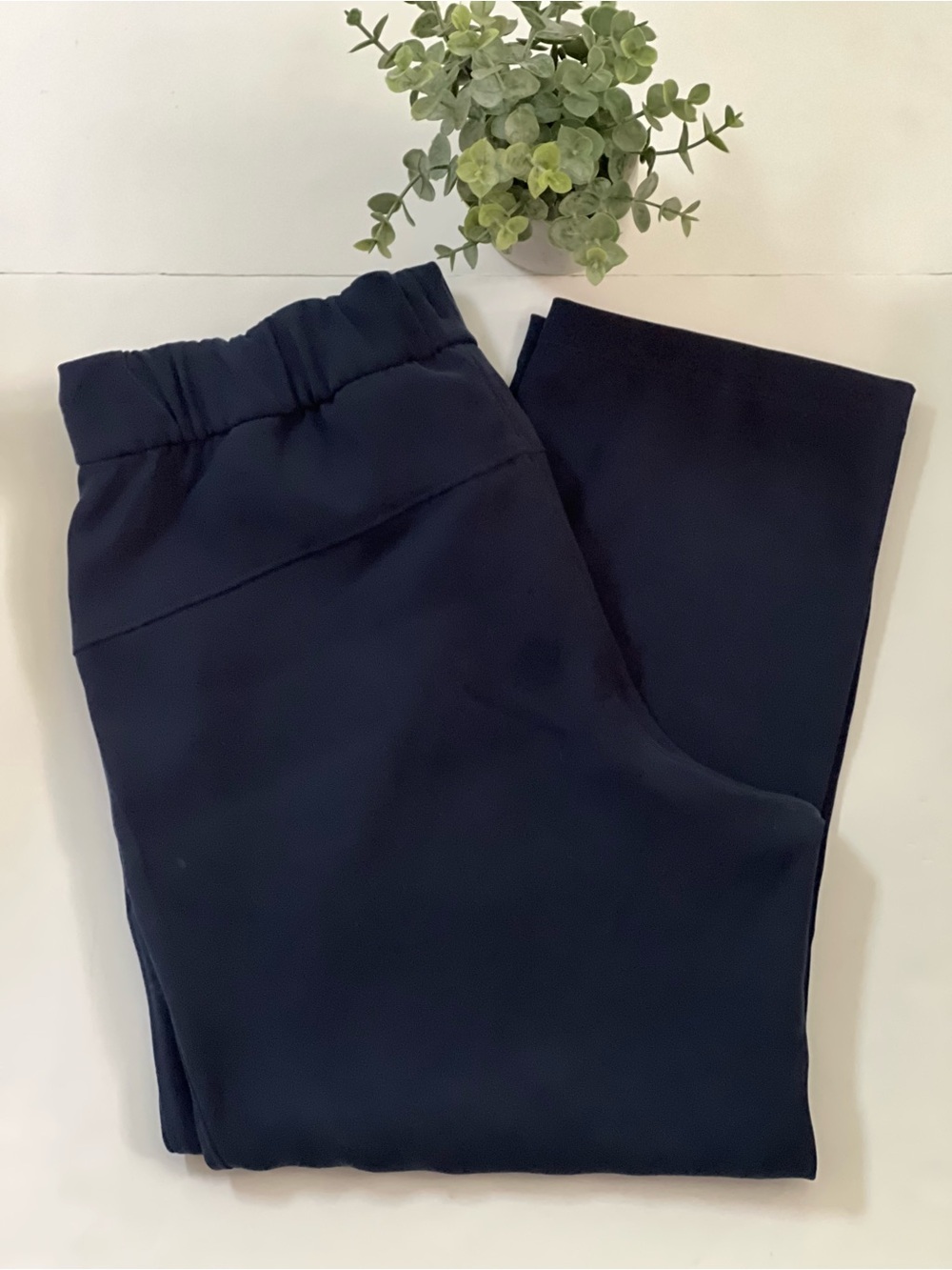 Lululemon On The Fly Crop *Woven 23" True Navy Size 8
